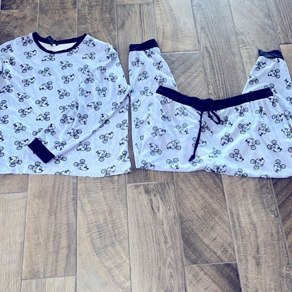 Disney (Mickey Mouse) 2 pc pajama’s set